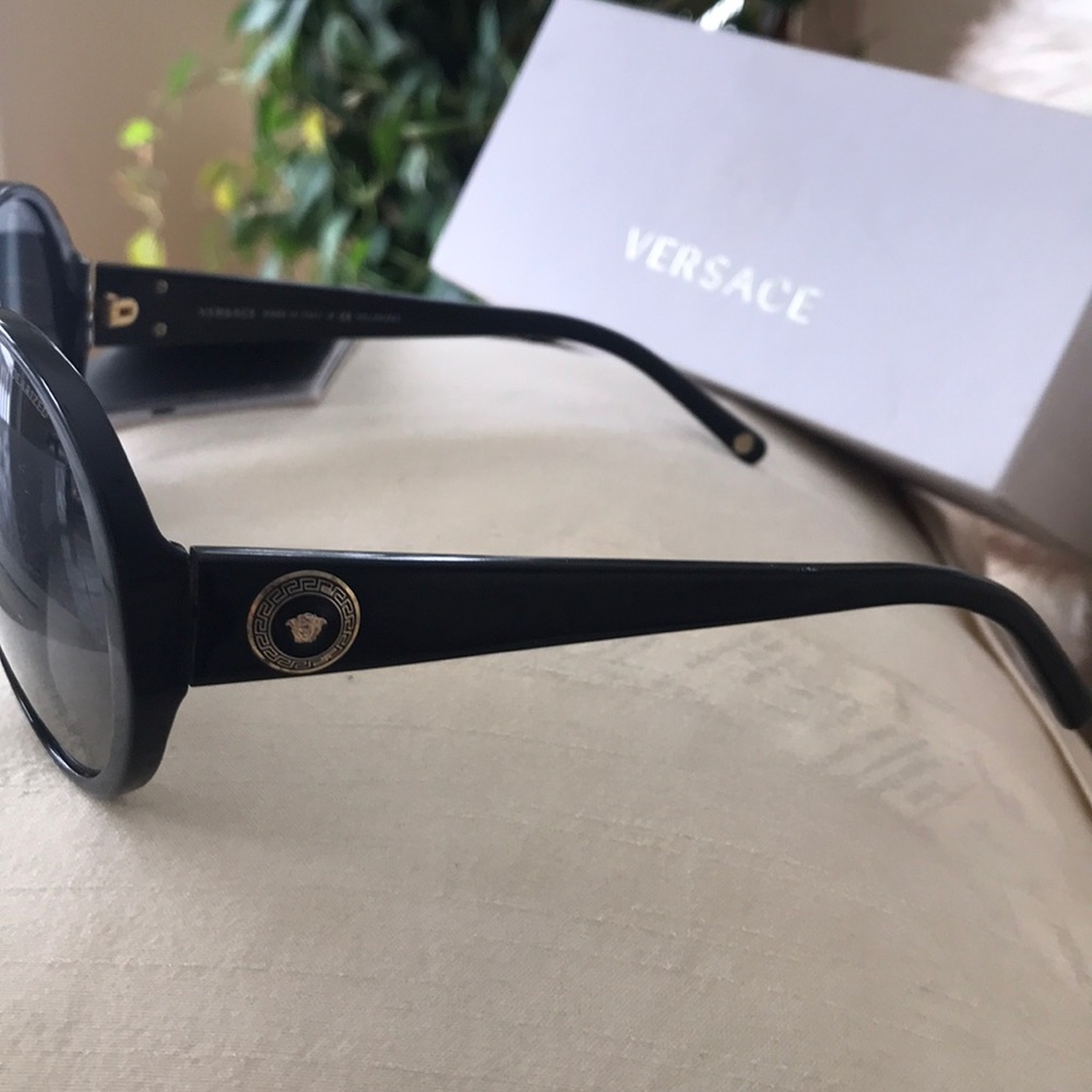 Sunglasses - Picture 2 of 5